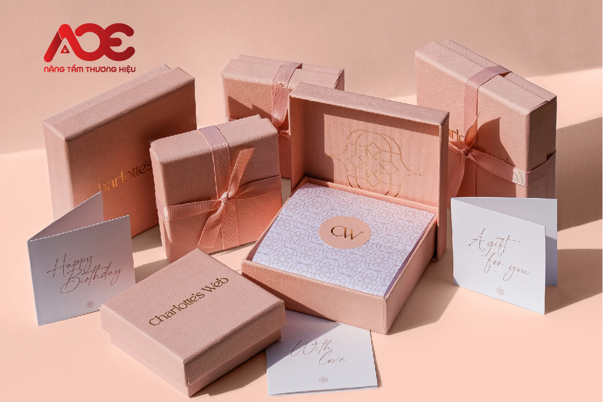 Kích thước và kiểu dáng hộp – càng phức tạp, giá càng cao